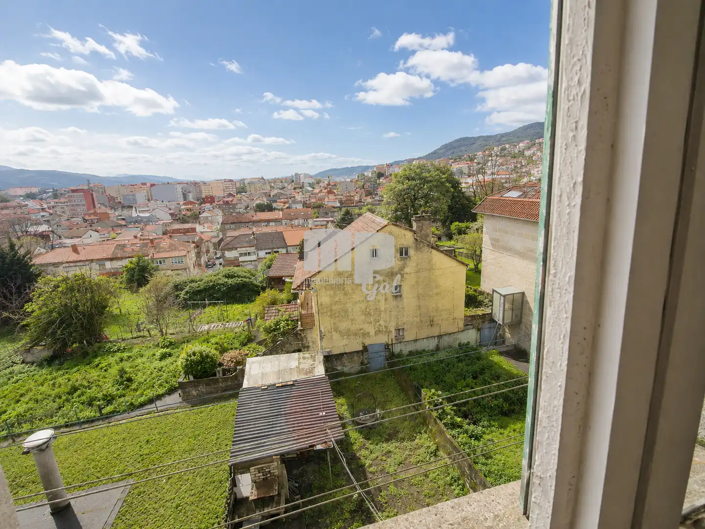 Vista exterior de Edificio en venta en Vigo 