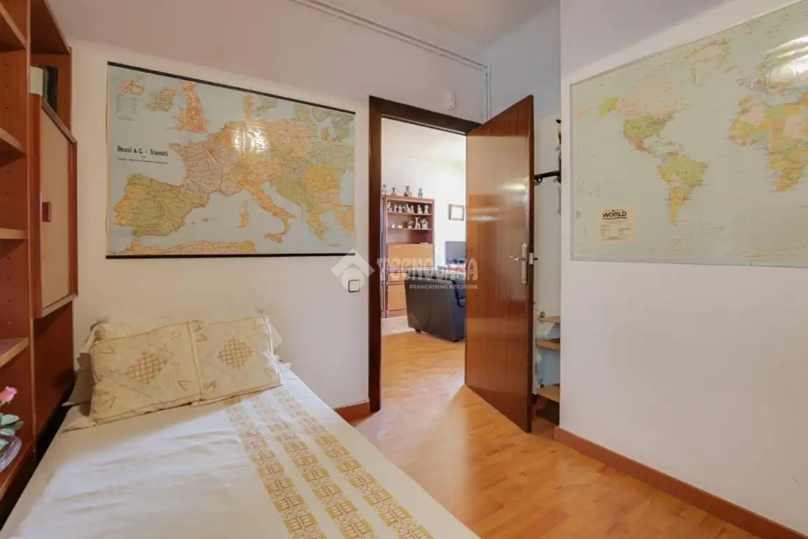 Bedroom of Flat for sale in Barcelona  with Air Conditioner, Heating and Balcony