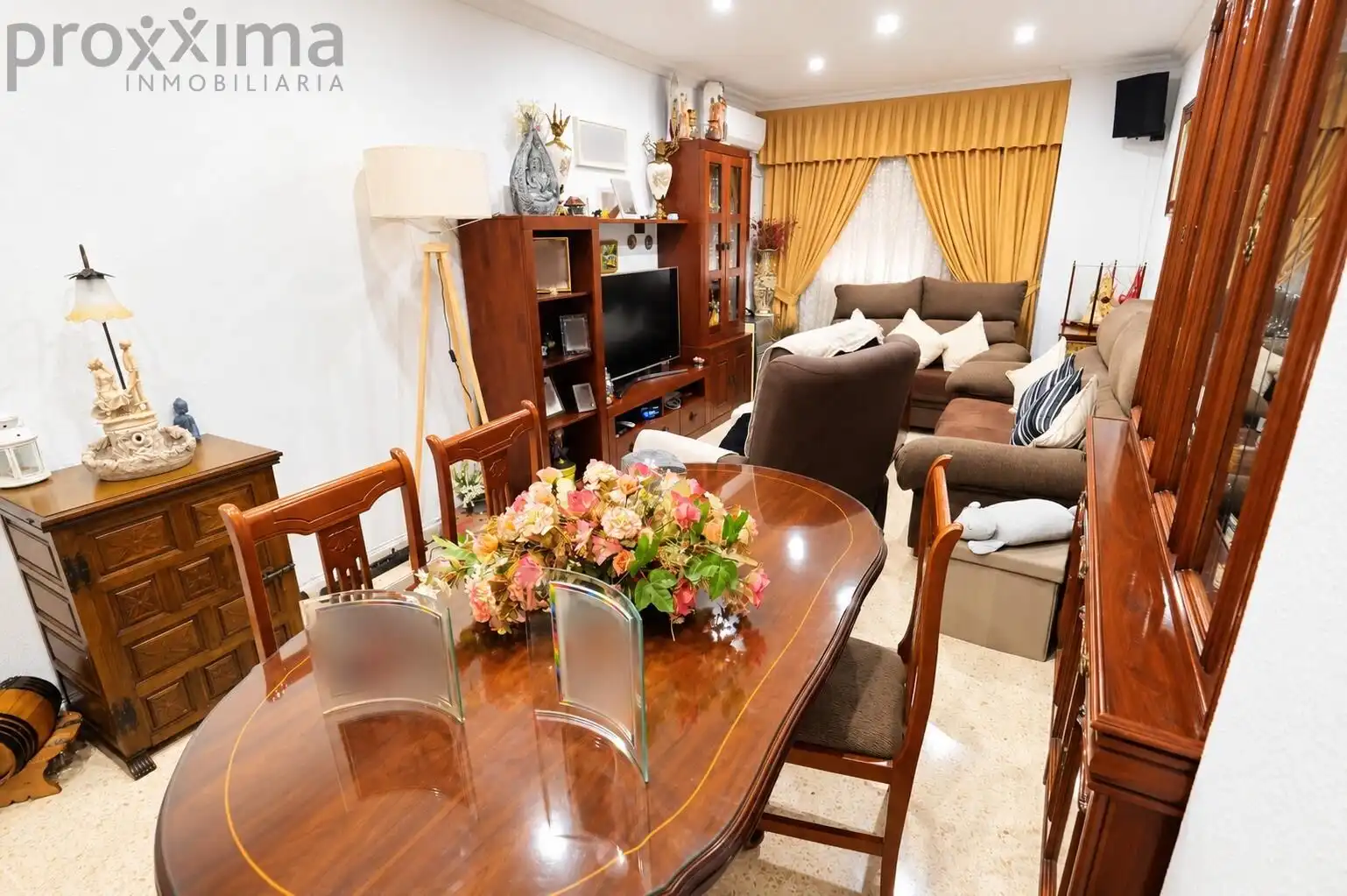 Sala d'estar de Planta baixa en venda en La Rinconada amb Aire condicionat