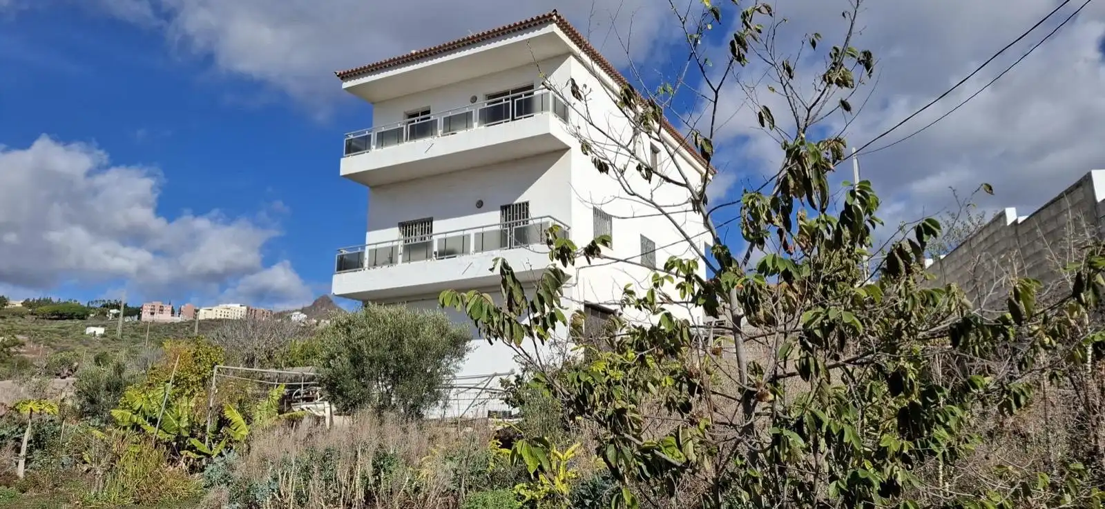 Vista exterior de Casa o xalet en venda en Arona amb Jardí privat i Terrassa