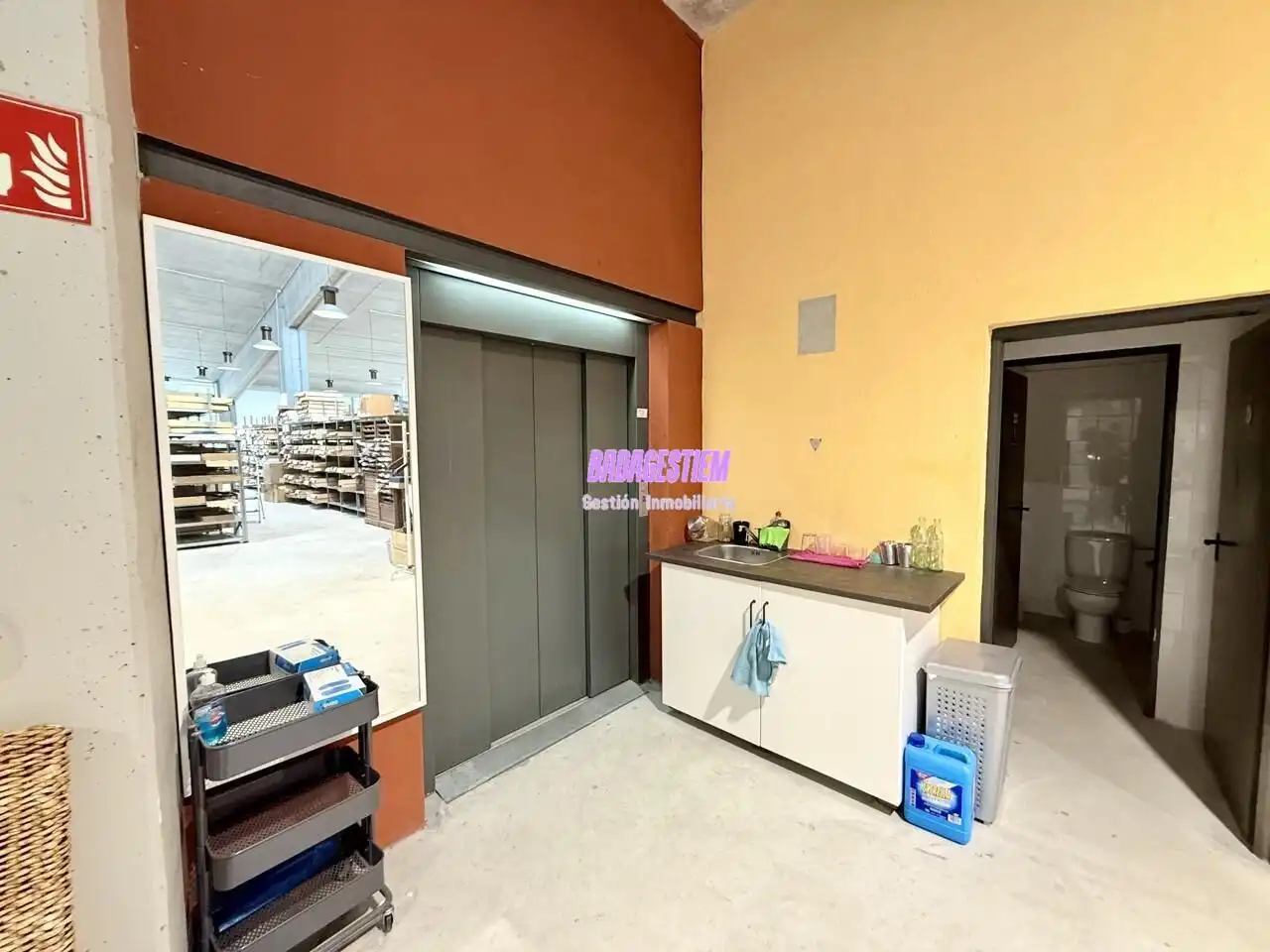 Nave industrial en venta en Plaça del Vapor, imagen 9
