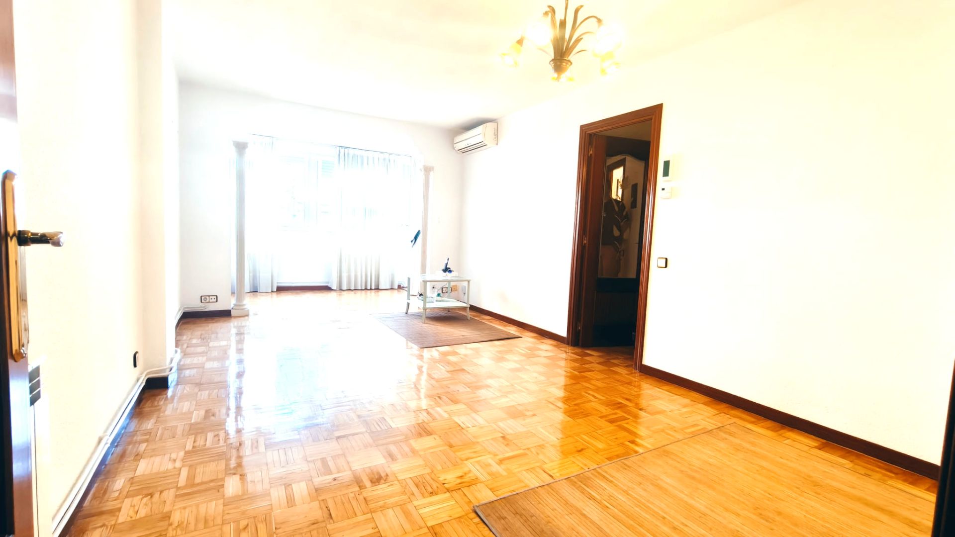 Living room of Flat for sale in Móstoles  with Air Conditioner, Heating and Parquet flooring