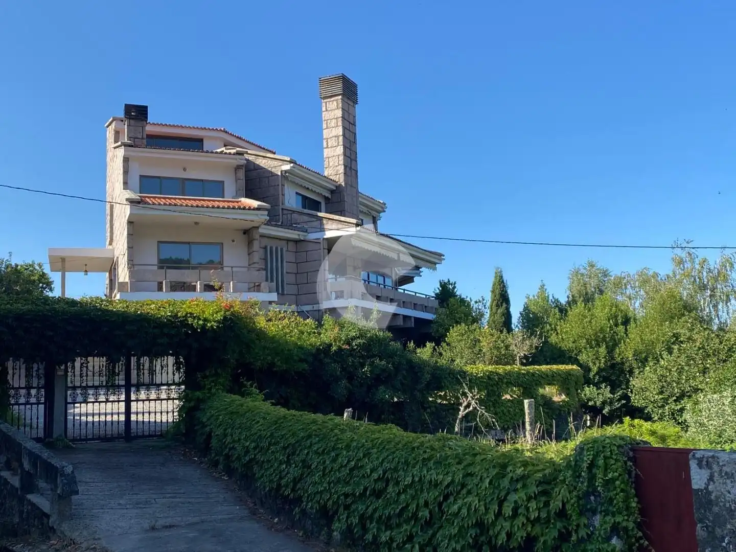 Vista exterior de Casa o xalet en venda en Entrimo amb Calefacció, Jardí privat i Traster