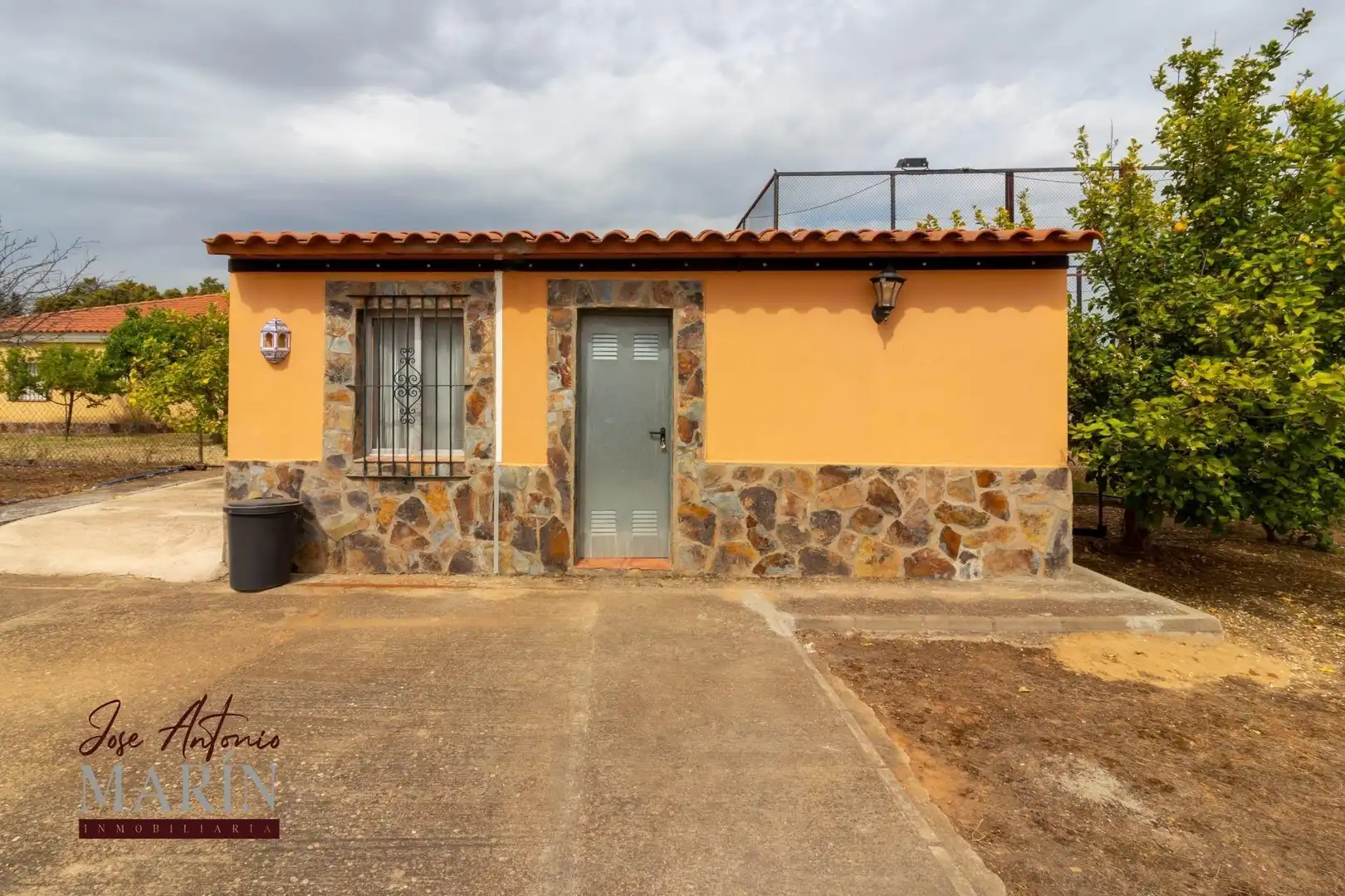 Vista exterior de Casa o chalet en venta en Badajoz con Aire acondicionado, Jardín privado y Piscina