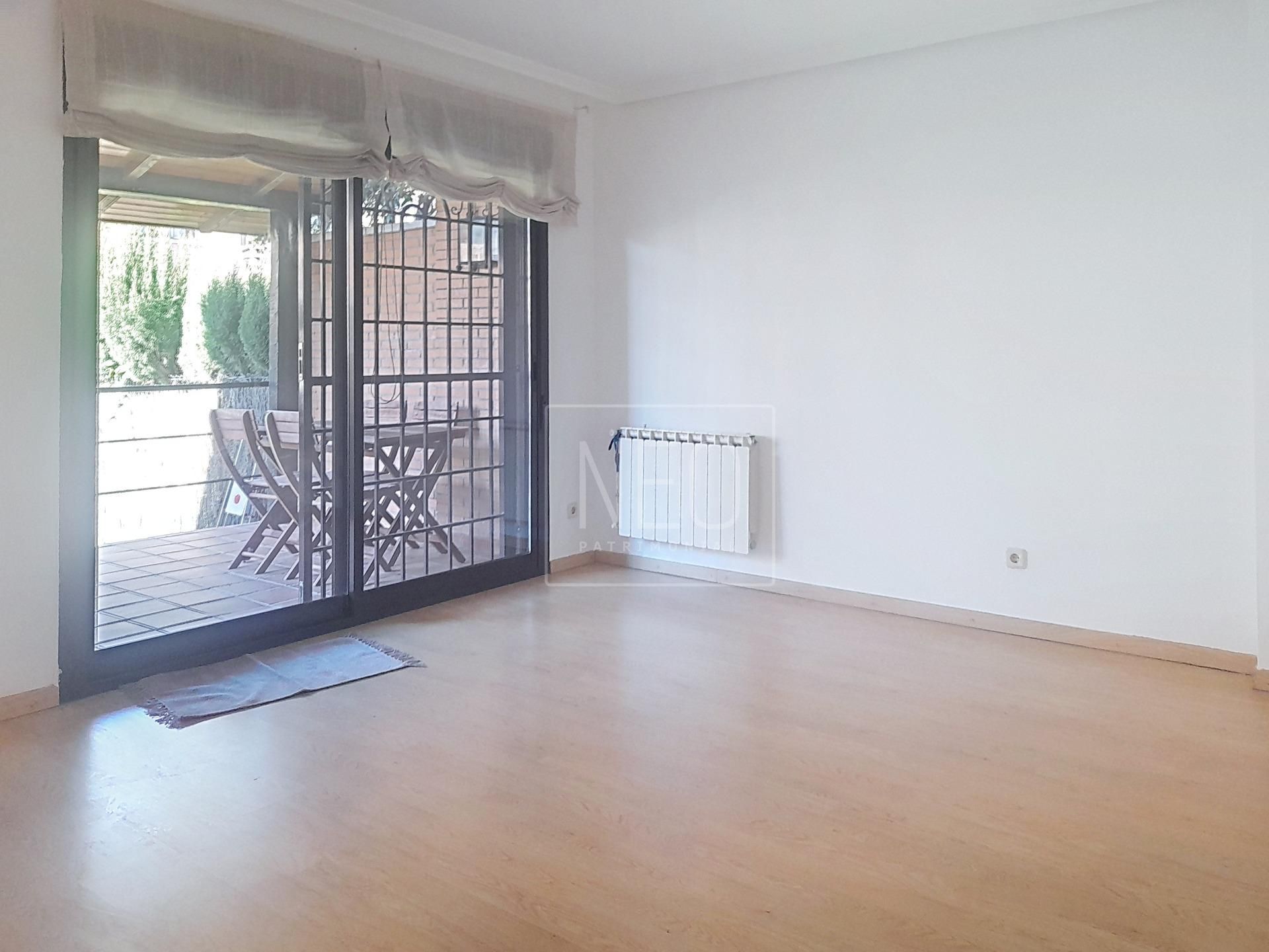 Living room of Single-family semi-detached for sale in Valdemoro  with Air Conditioner, Heating and Private garden