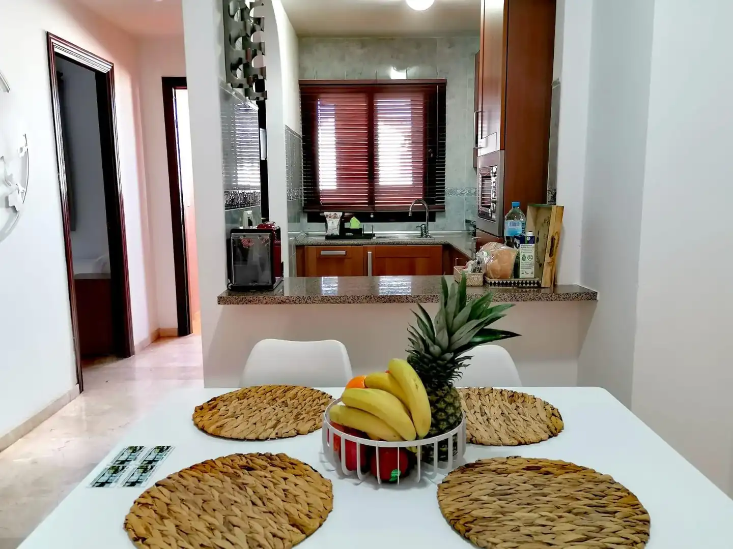 Küche von Wohnung zum Verkauf in Manilva mit Klimaanlage, Terrasse und Möbliert