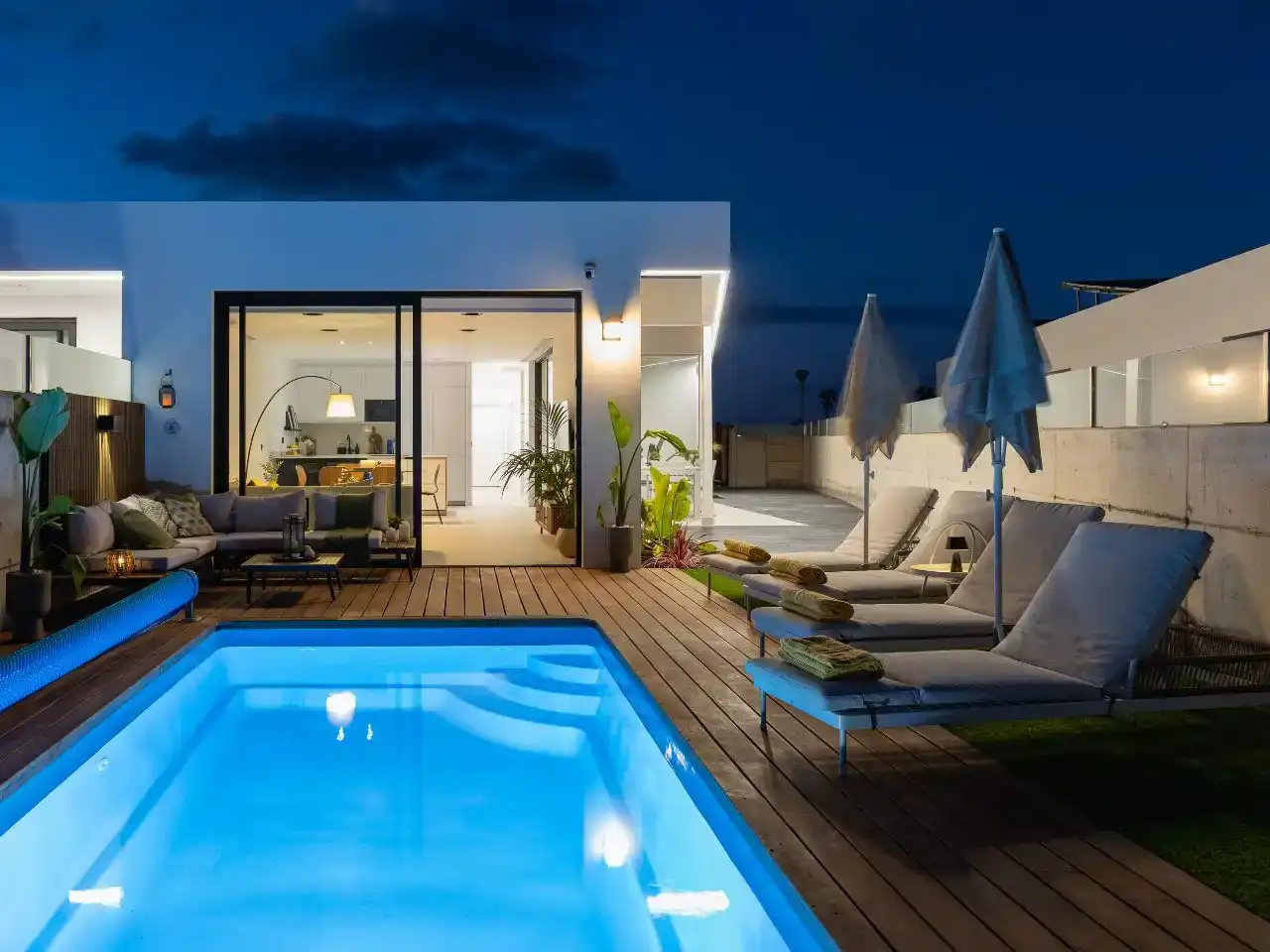 Terrace of Detached homes for rent in Antigua  with Air Conditioner and Swimming Pool