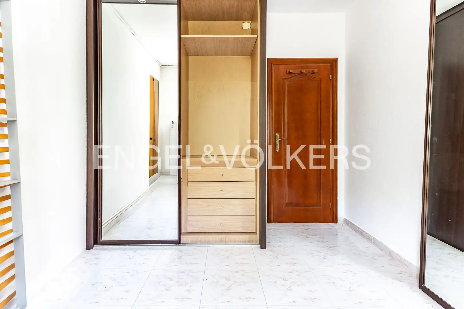 Flat for sale in Barcelona  with Air Conditioner and Heating