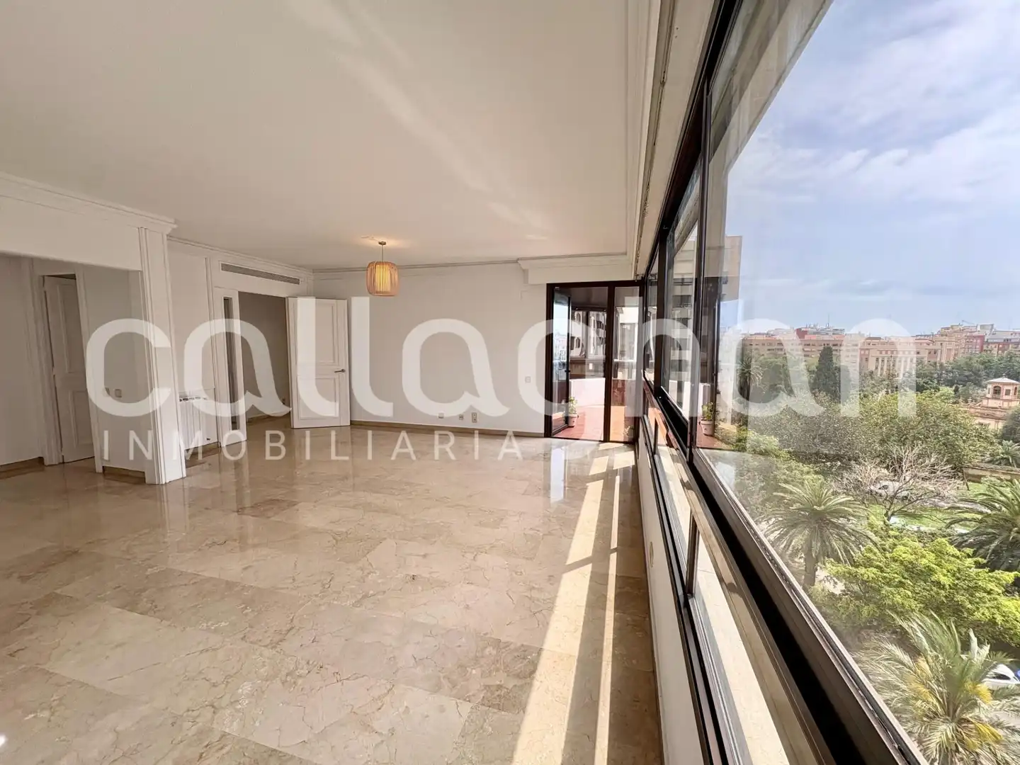 Terrasse von Wohnung zur Miete in  Valencia Capital mit Klimaanlage, Terrasse und Balkon