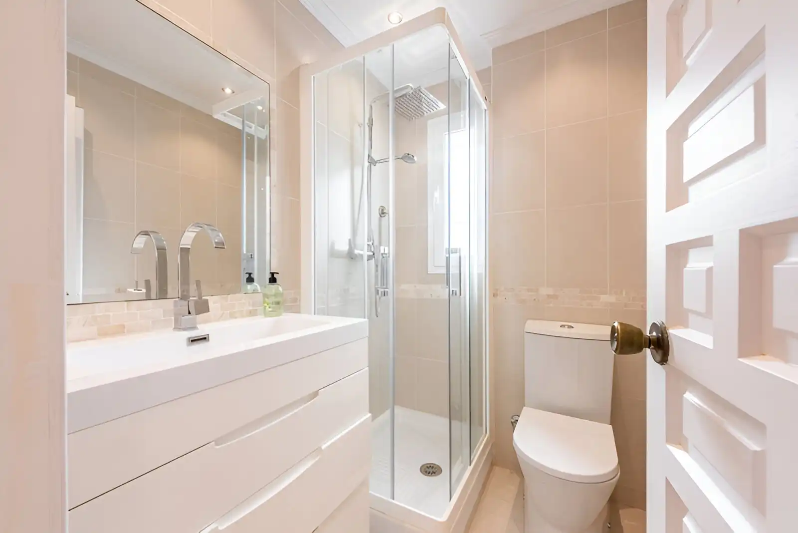 Baño de Planta baja en venta en Marbella con Aire acondicionado, Terraza y Piscina