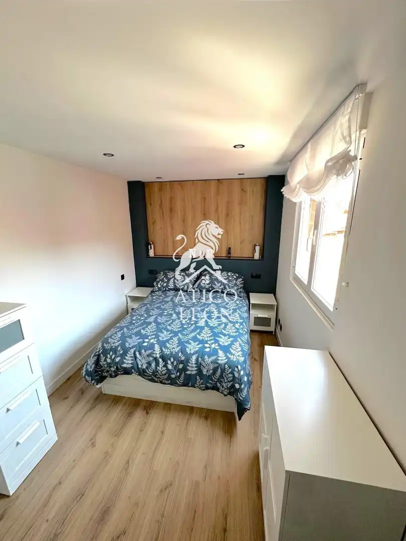 Dormitori de Apartament en venda en León Capital  amb Calefacció, Terrassa i Traster