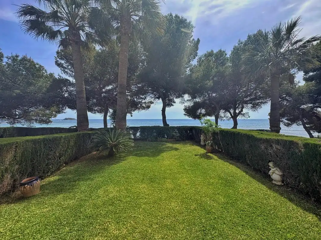 Planta baixa en venda en Santa Eulària des Riu amb Aire condicionat, Calefacció i Jardí privat