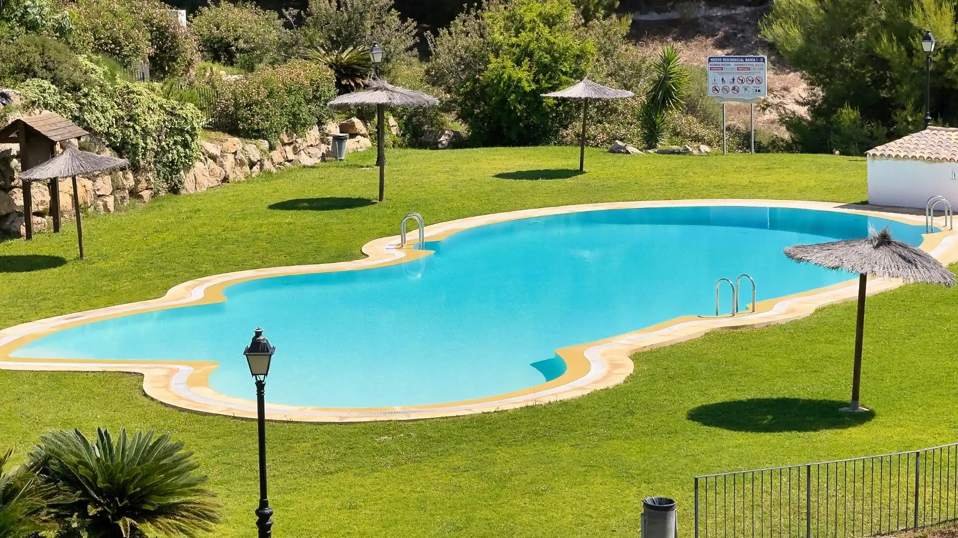 Piscina de Casa adosada en venta en Finestrat con Aire acondicionado, Jardín privado y Terraza