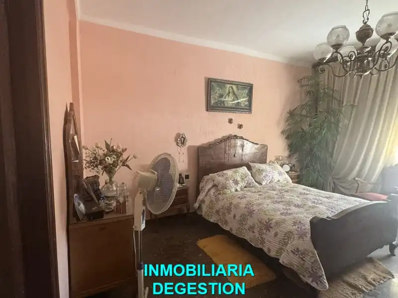 Habitación de Ático en venta en Linares con Aire acondicionado y Terraza