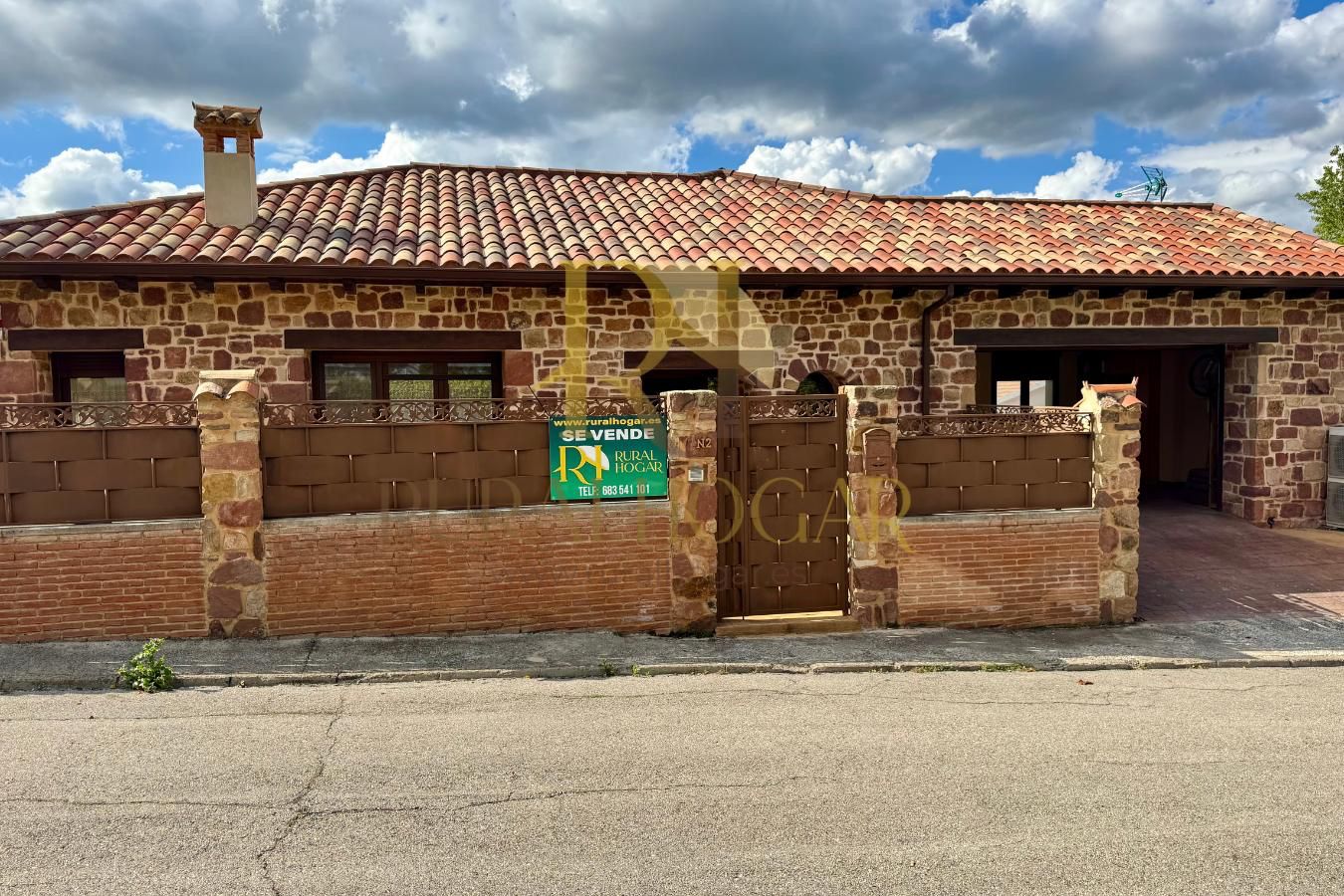 Exterior view of House or chalet for sale in Sigüenza  with Heating, Private garden and Parquet flooring