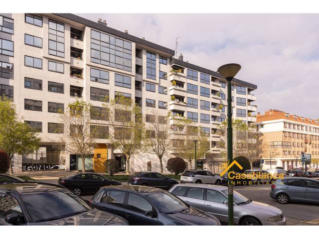 Piso en Venta en Calle AZORIN en Los Vadillos - R. Sanitaria - Pozanos