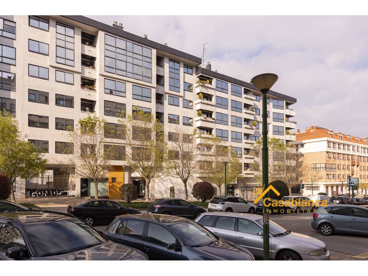 Vista exterior de Piso en venta en Burgos Capital con Calefacción, Terraza y Trastero