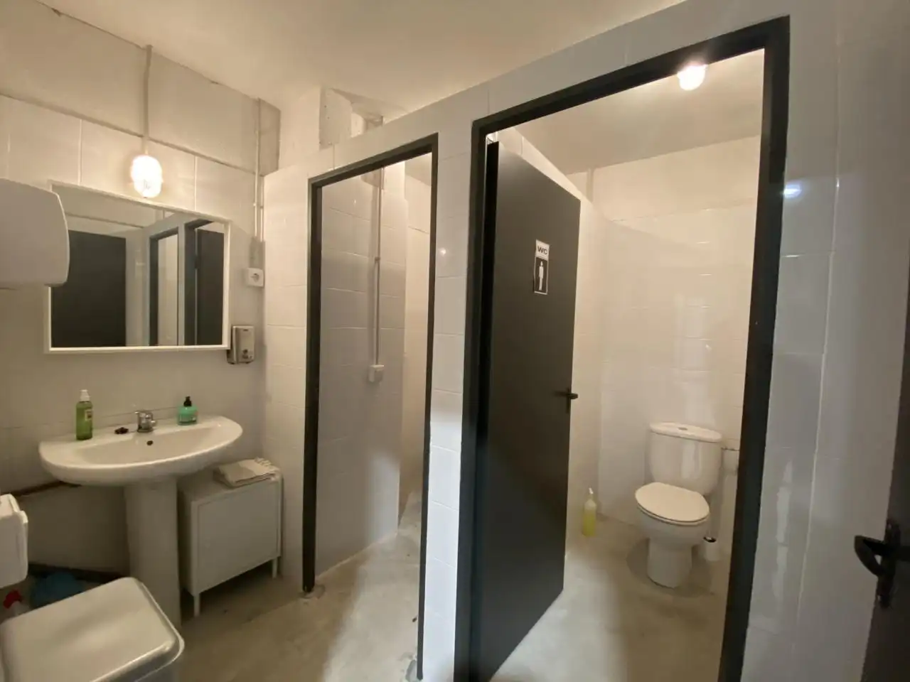 Baño de Nave industrial en venta en Badalona con Alarma