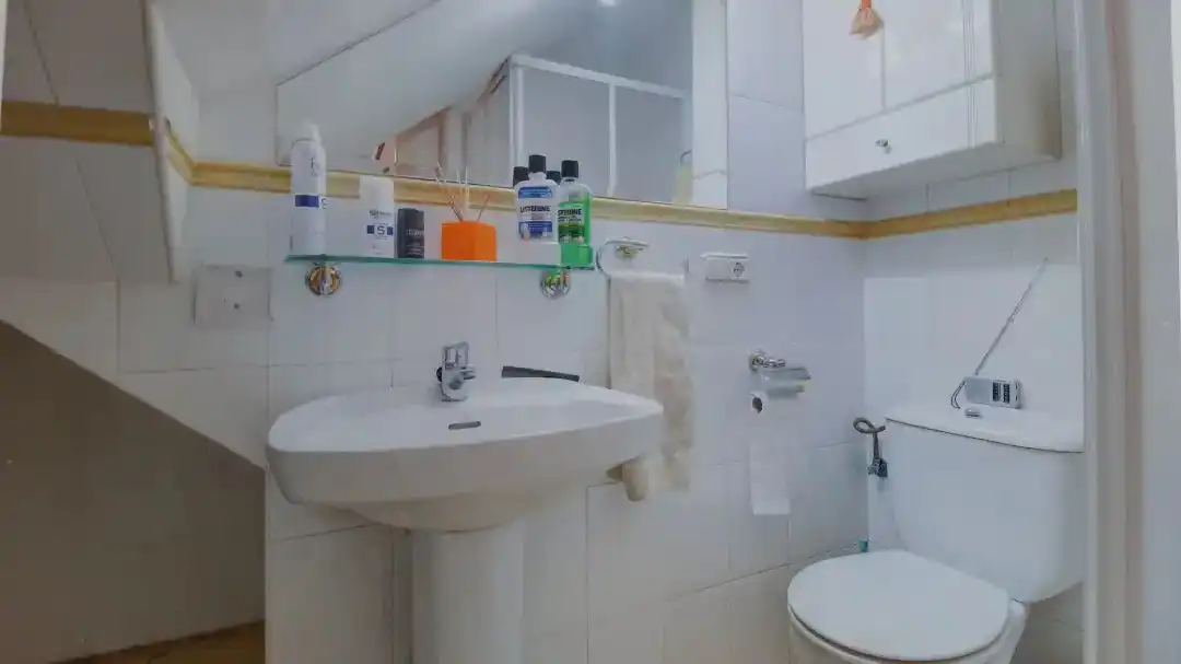 Baño de Casa adosada en venta en Lucena con Aire acondicionado, Calefacción y Jardín privado
