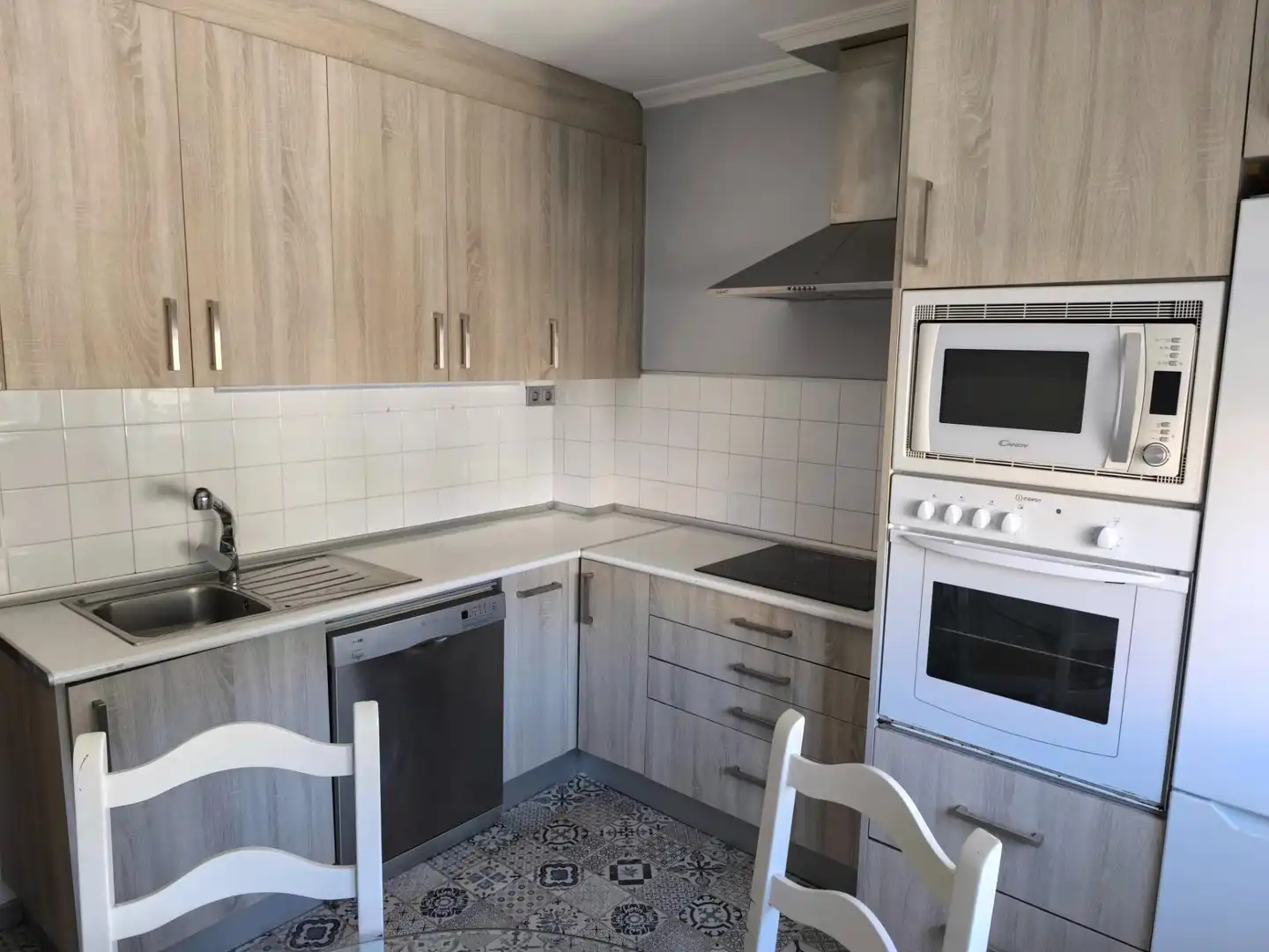 Cocina de Piso en venta en Santiago de Compostela  con Calefacción, Jardín privado y Trastero