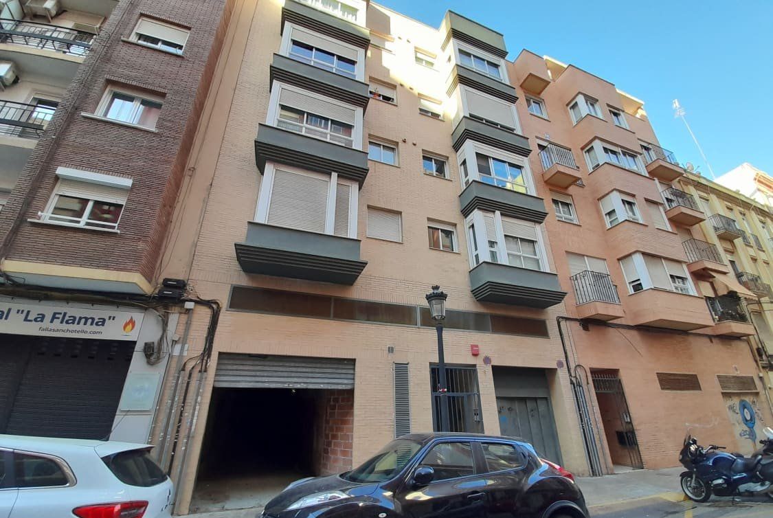 Vista exterior de Local en venda en  Valencia Capital