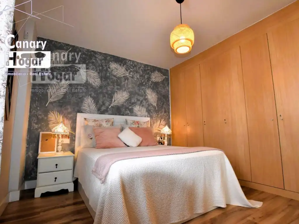 Schlafzimmer von Dachboden zum Verkauf in San Miguel de Abona mit Heizung, Privatgarten und Balkon