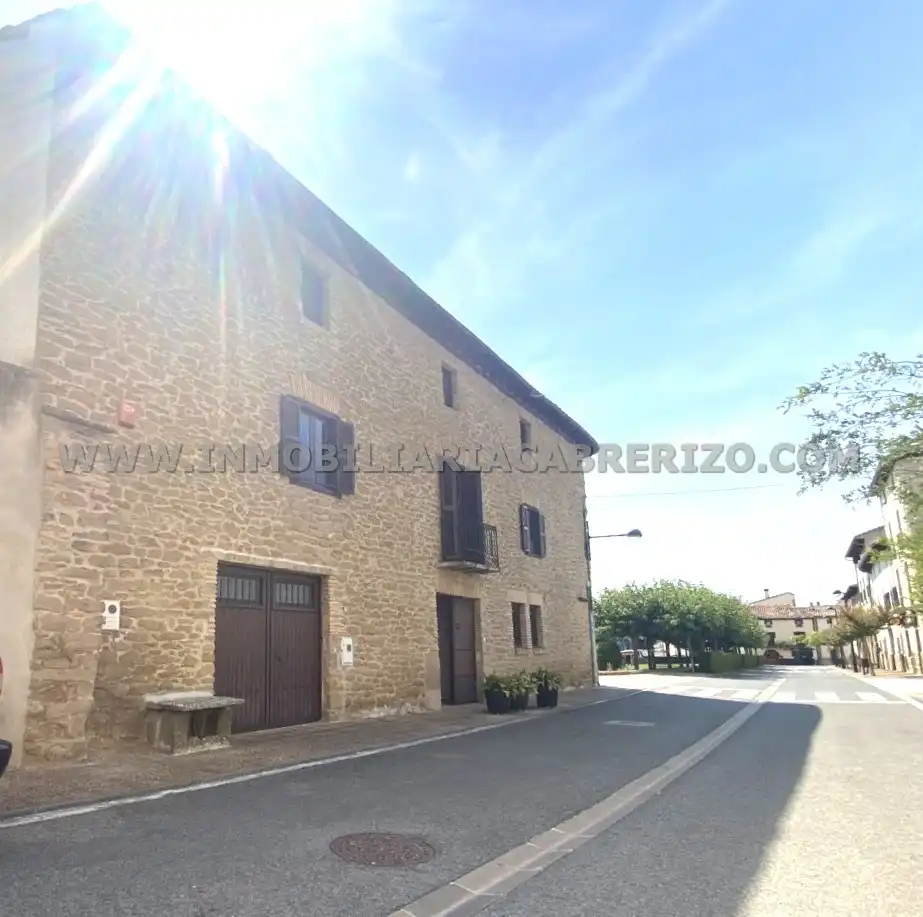 Vista exterior de Casa adosada en venda en Obanos amb Calefacció, Parquet i Terrassa