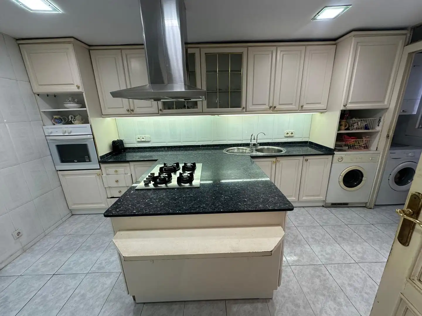 Kitchen of Flat for sale in Barcelona  with Parquet flooring, Furnished and Oven