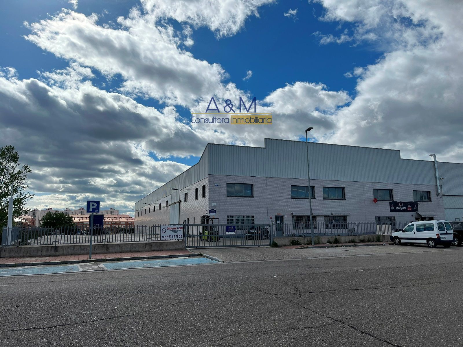 Vista exterior de Nau industrial de lloguer en Laguna de Duero amb Calefacció