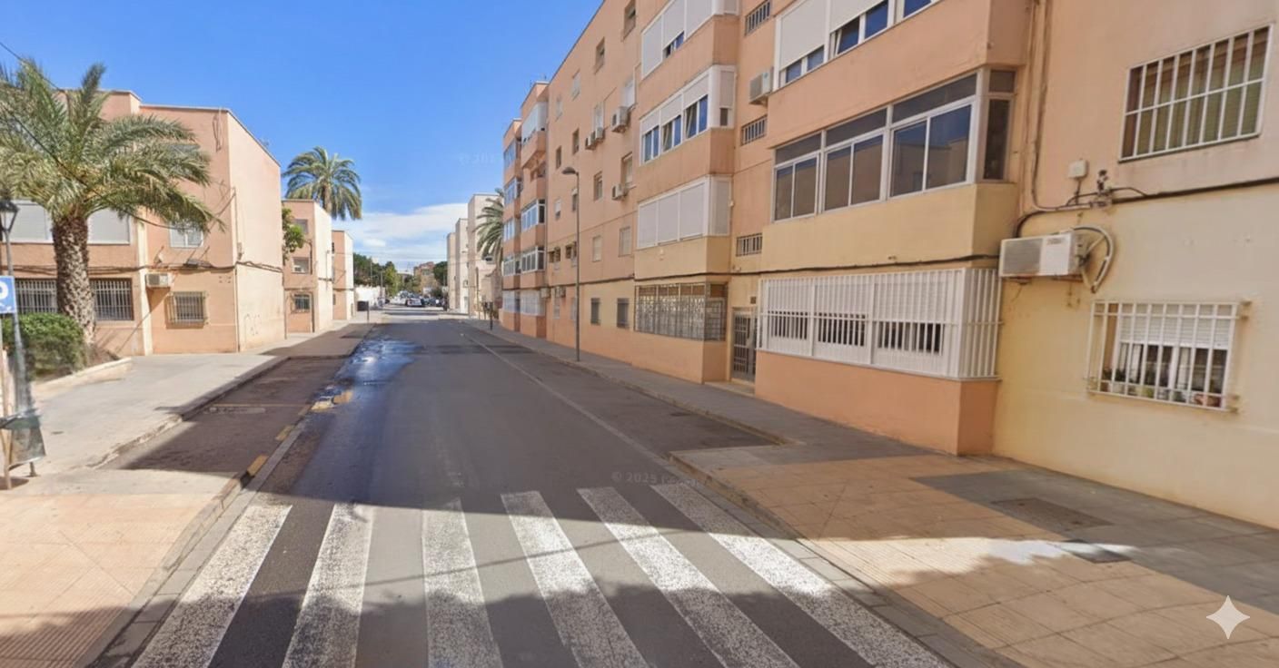 Vista exterior de Pis en venda en  Almería Capital