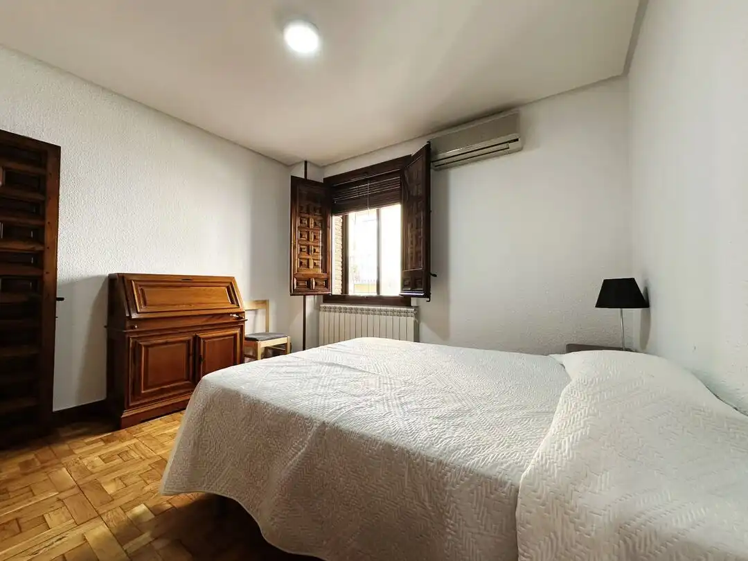 Schlafzimmer von Wohnung zur Miete in Toledo mit Klimaanlage, Heizung und Terrasse