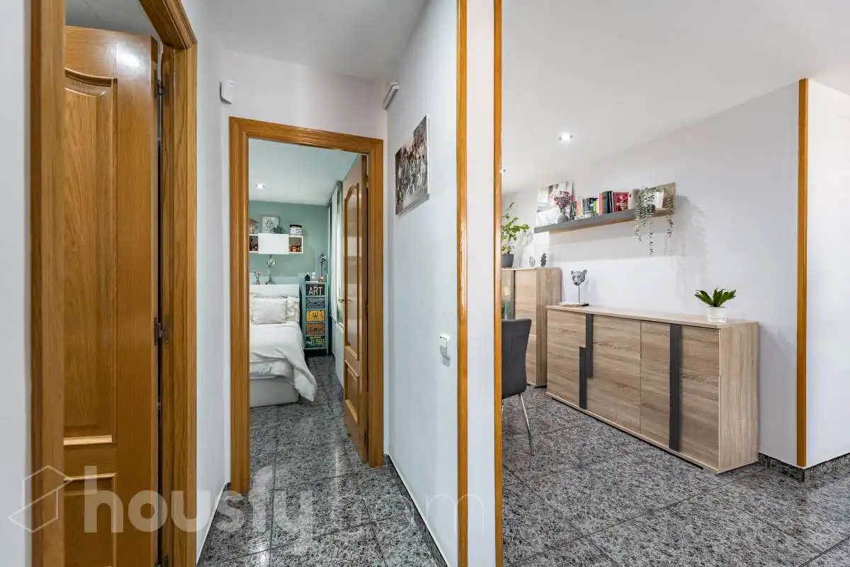 Flat for sale in Sabadell  with Air Conditioner, Heating and Furnished