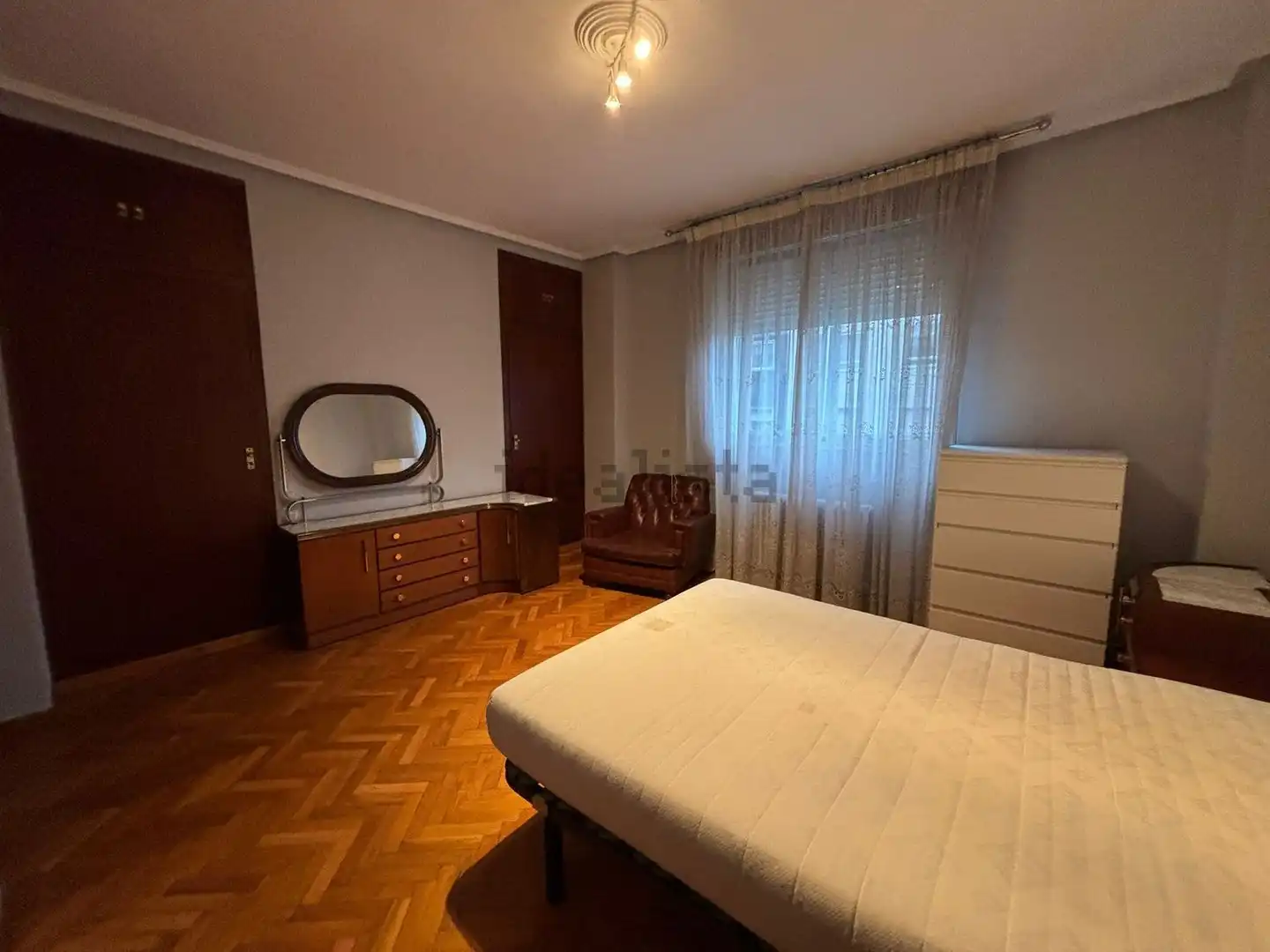 Habitación de Piso en venta en Ourense Capital  con Calefacción, Parquet y Trastero