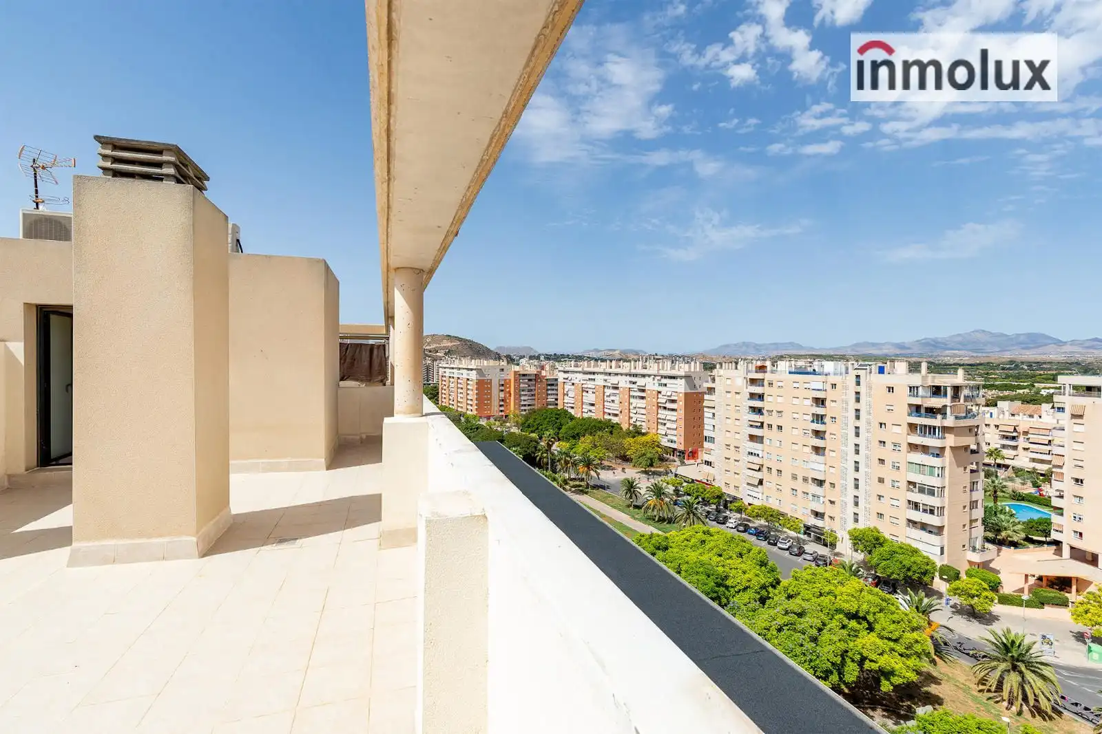Außenansicht von Maisonette zum Verkauf in Alicante / Alacant mit Klimaanlage, Heizung und Terrasse