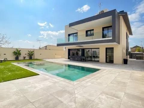 Exterior view of House or chalet for sale in Santa Coloma de Gramenet  with Air Conditioner, Heating and Swimming Pool