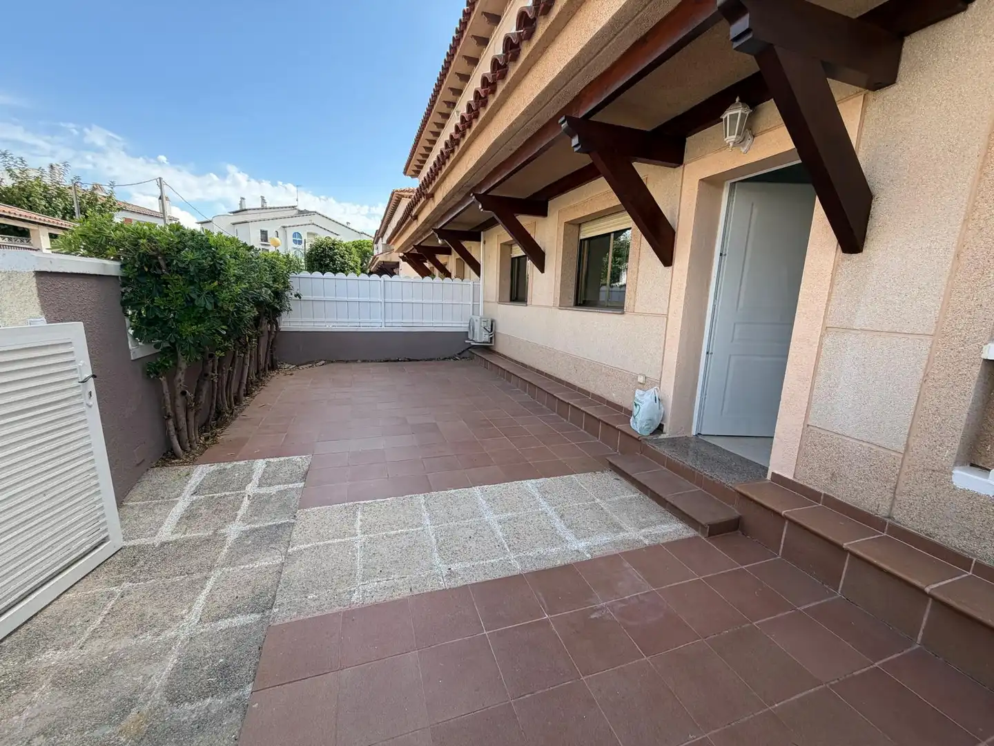 Maison mitoyenne avec terrasse à louer à Carrer del Vallespir, imagen 27