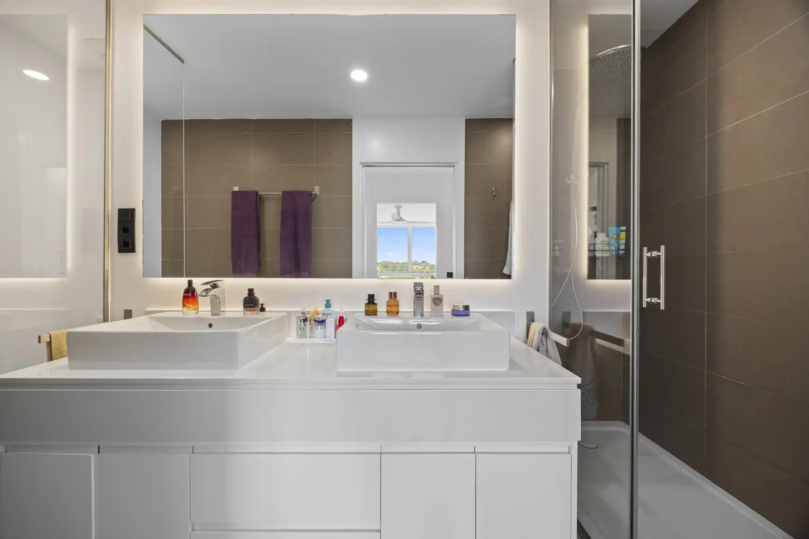 Badezimmer von Einfamilien-Reihenhaus zum Verkauf in Estepona mit Klimaanlage, Terrasse und Schwimmbad