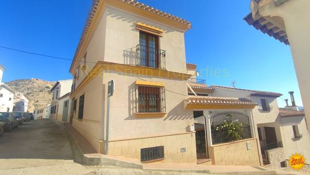 Casa adosada en Venta en Vélez-Blanco