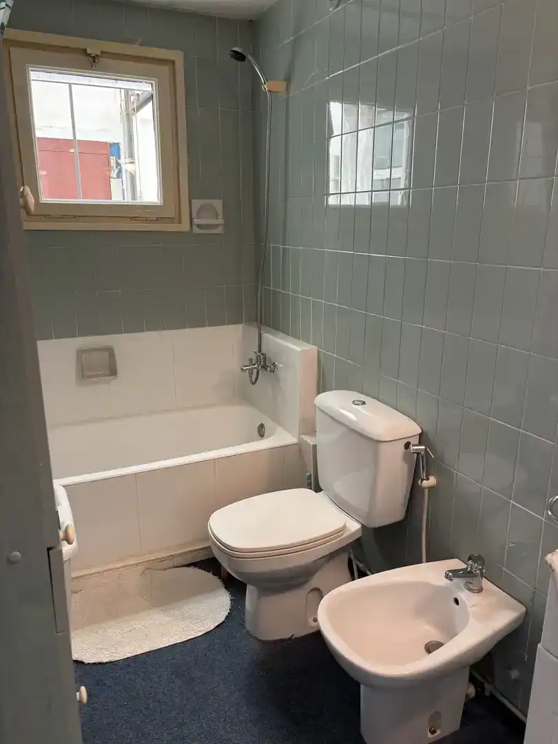 Bany de Pis en venda en Roses amb Piscina i Balcó