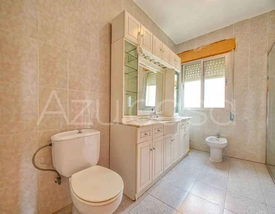 Bany de Casa o xalet en venda en Alicante / Alacant amb Aire condicionat, Terrassa i Traster