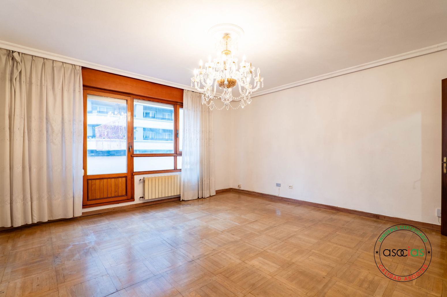 Sala d'estar de Pis en venda en Gijón  amb Calefacció, Jardí privat i Parquet