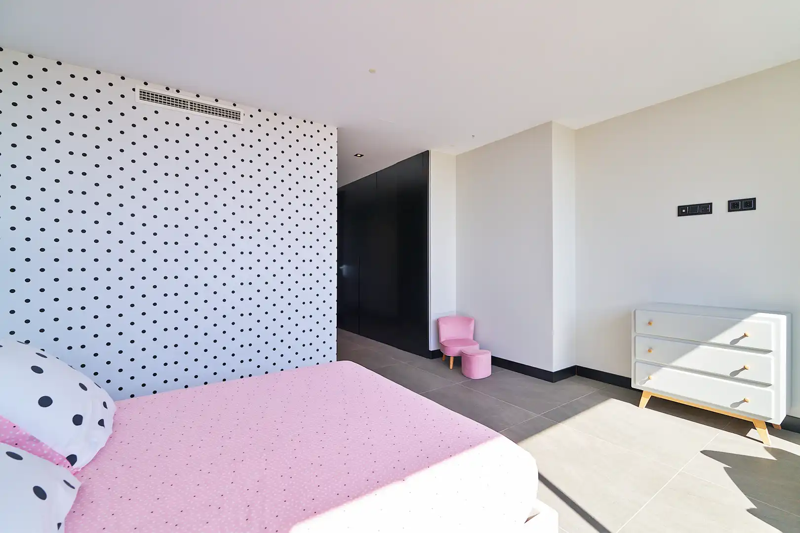 Habitación de Casa o chalet en venta en Benahavís con Aire acondicionado, Calefacción y Jardín privado