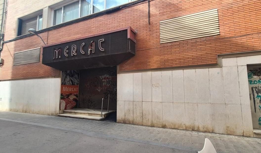 Vista exterior de Local en venda en Figueres