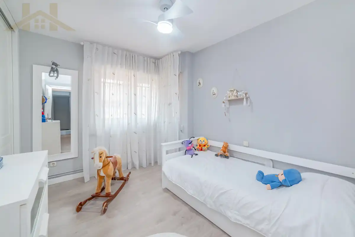 Dormitori de Casa adosada en venda en Getafe amb Aire condicionat, Calefacció i Jardí privat