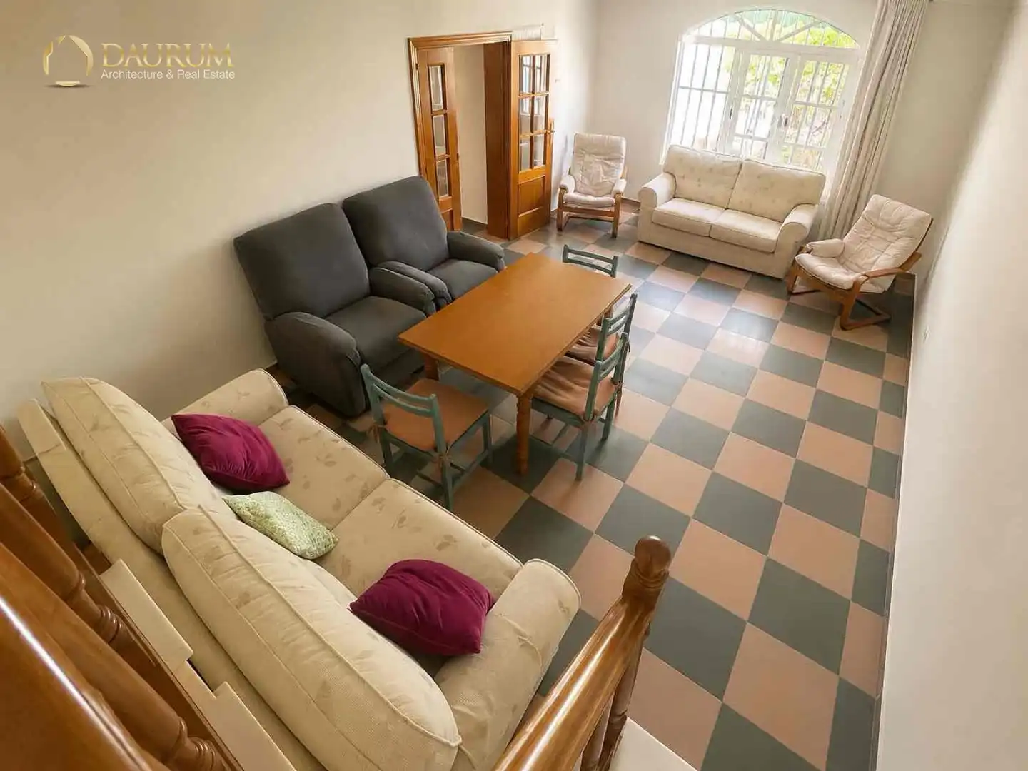 Sala d'estar de Casa o xalet en venda en Dos Hermanas amb Aire condicionat, Traster i Moblat