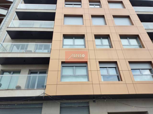 Local comercial en Alquiler en Otero Pedrayo en Universidad