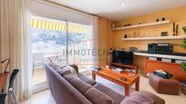 Living room of Attic for sale in Caldes d'Estrac  with Air Conditioner, Heating and Parquet flooring