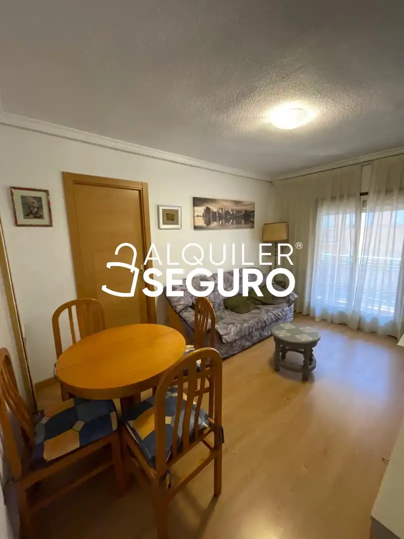 Vista exterior de Pis de lloguer en Madrid amb Calefacció, Terrassa i Moblat