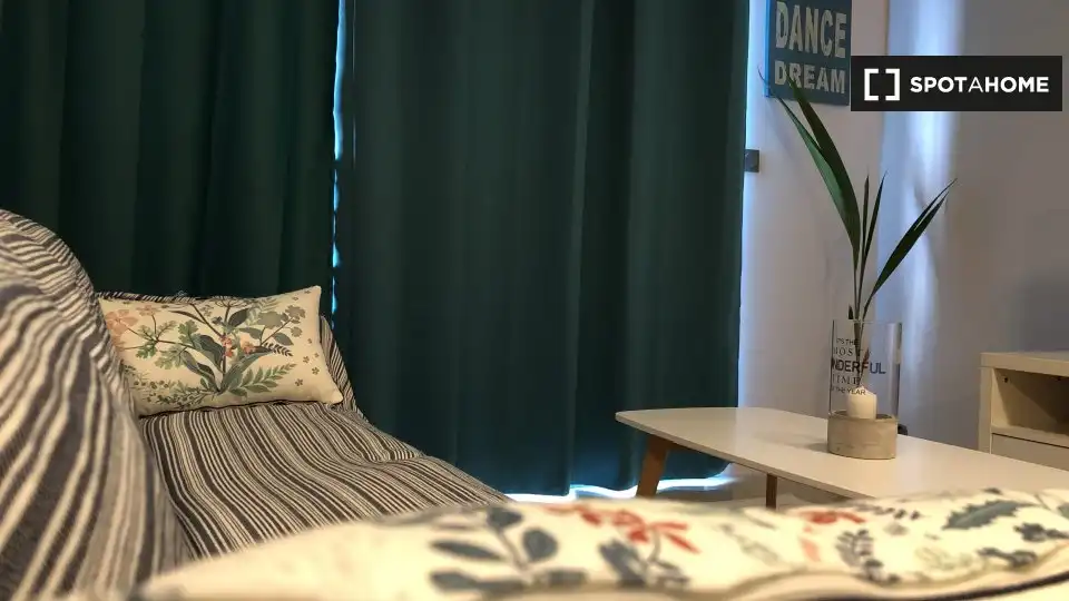 Room in Villaverde Alto