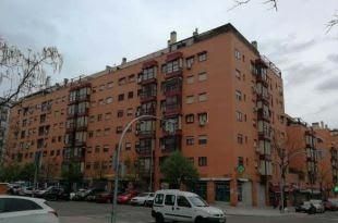 Vista exterior de Pis en venda en  Madrid Capital amb Jardí privat, Terrassa i Piscina comunitària